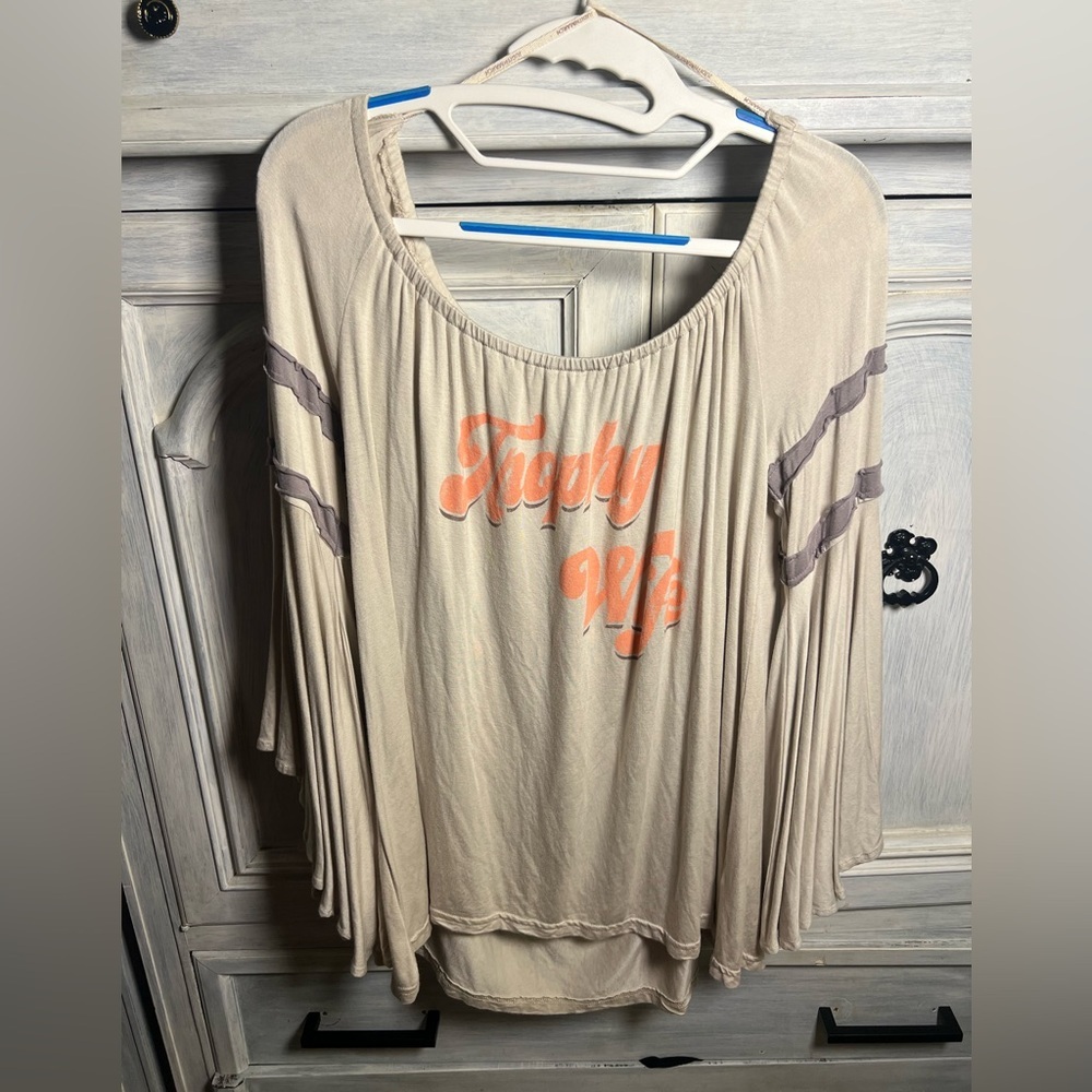 Judith March Tan Trophy Wife Off‎ Shoulder Flowy Bell Sleeve Graphic Blouse